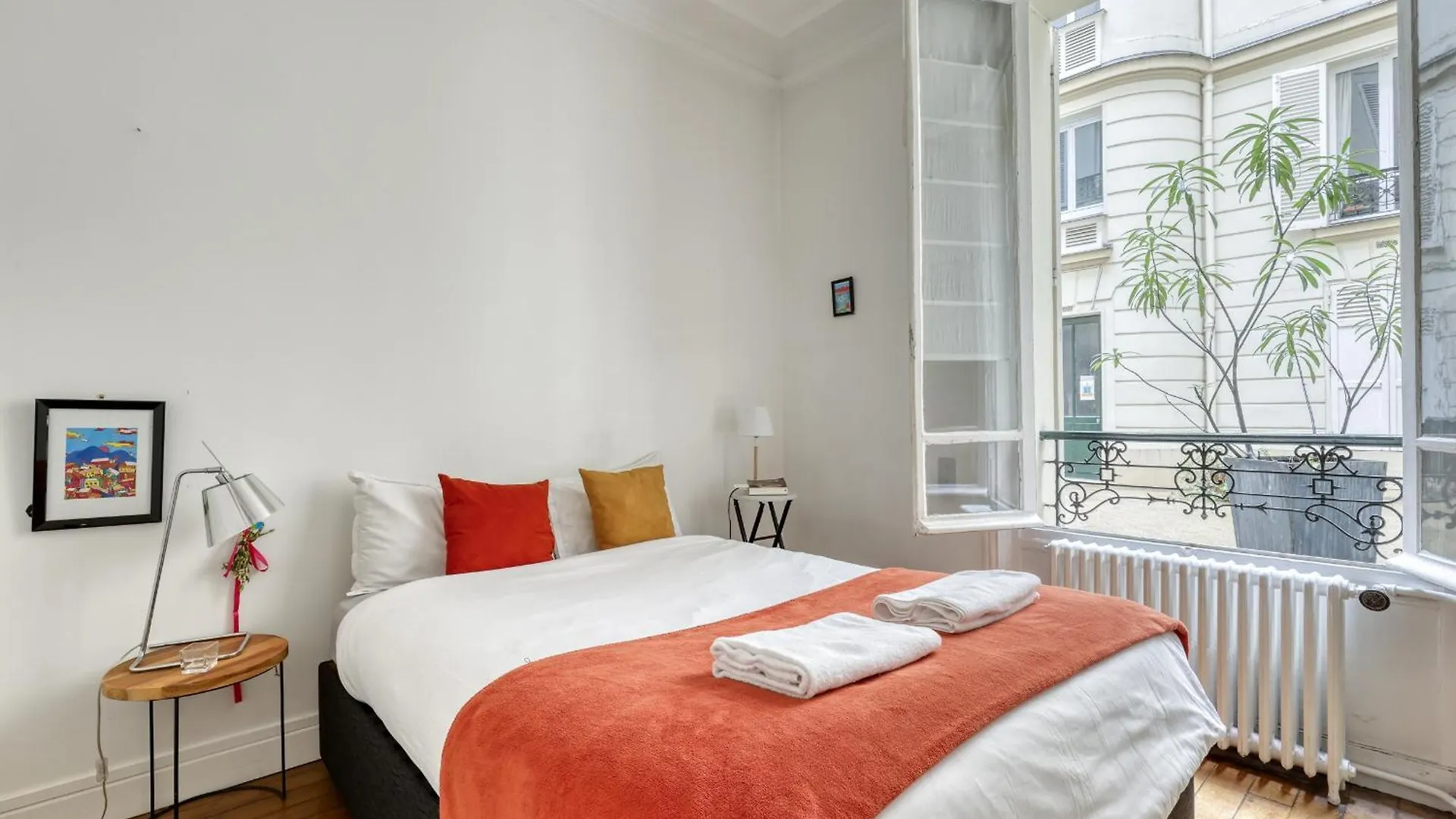 Perfect T2 At The Foot Of The Eiffel Tower-paris 7