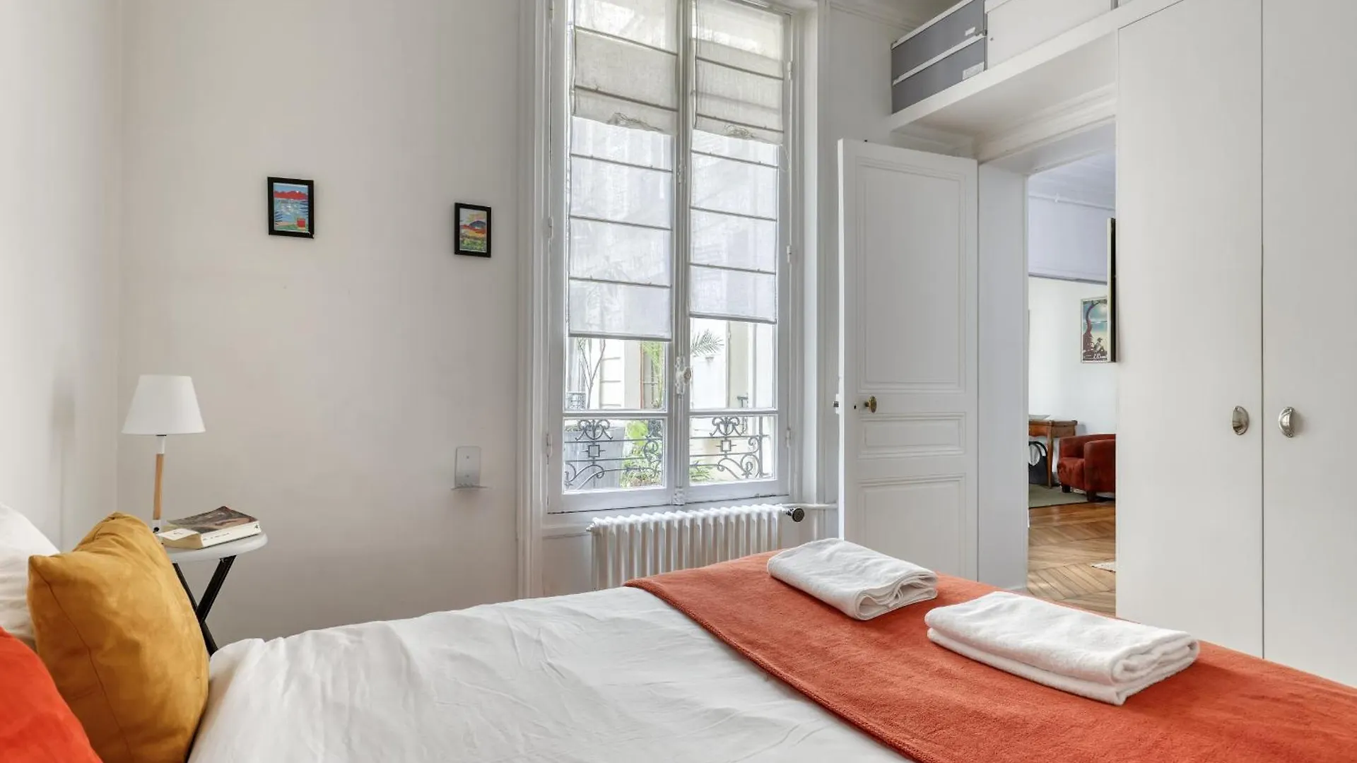 Perfect T2 At The Foot Of The Eiffel Tower-paris 7 *